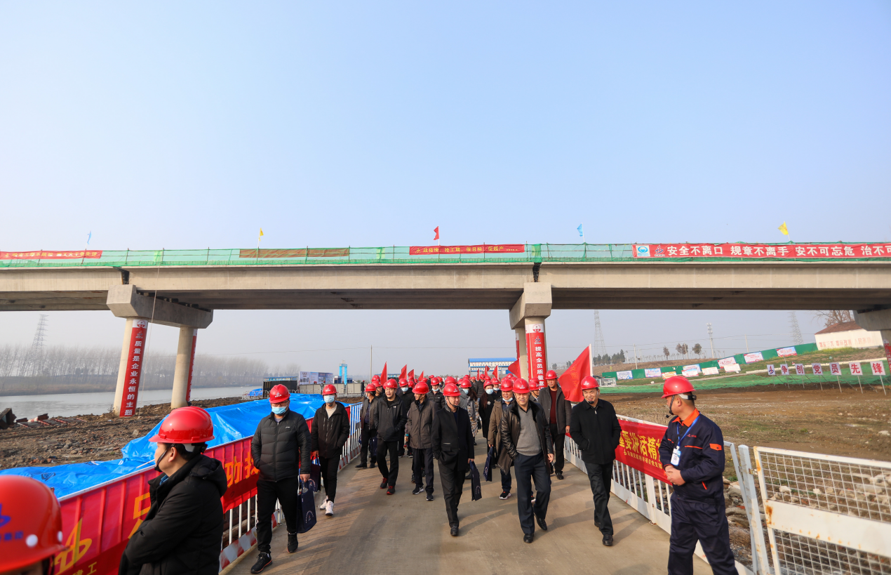 集团组织开展亳州片区劳动竞赛钻研会暨劳模事迹首场报告会