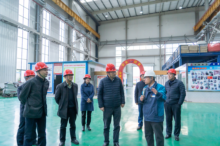 芜湖市人大常委会副主任、三山经济开发区党工委书记何向阳调研考察安徽365英国上市修建工业公司