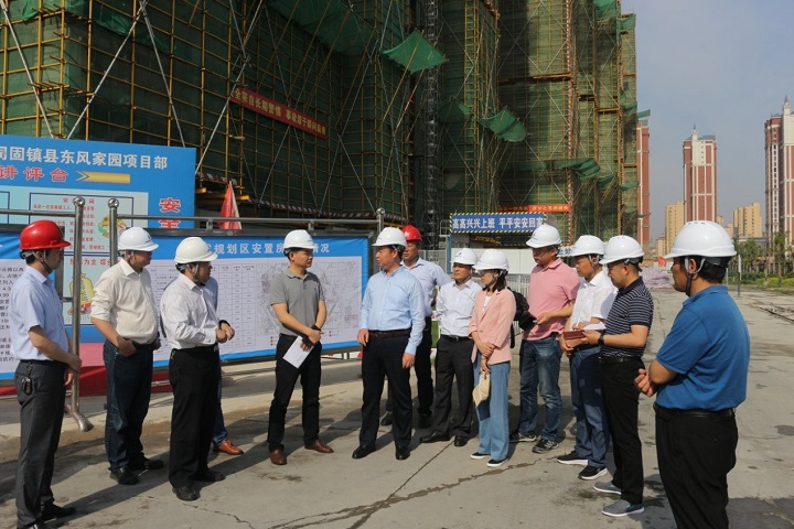 固镇县委书记吴永彬一行赴安建总承包固镇棚改项目调研