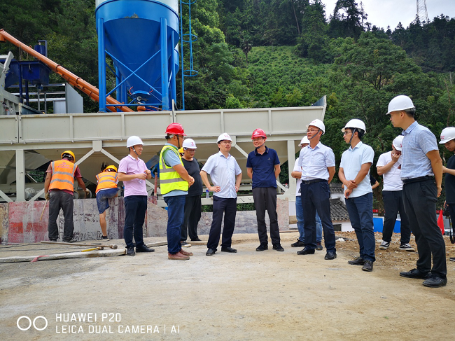 省交控集团建设治理公司总司理黄学文一行赴路桥集团黄千高速02标项目调研督导