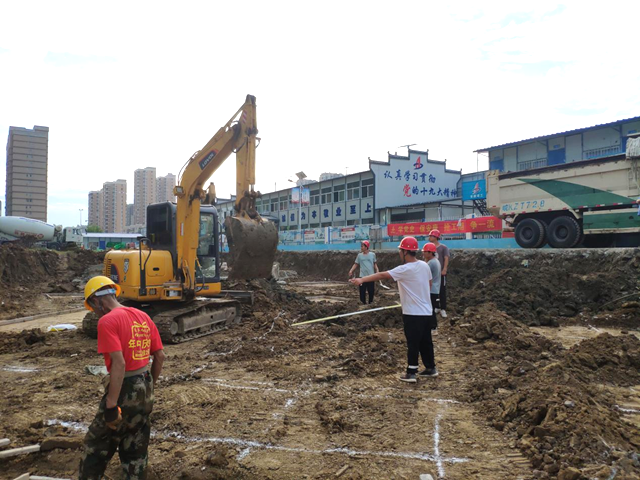 安徽一建劳动竞赛系列报道一：战高温 斗酷暑 保生产