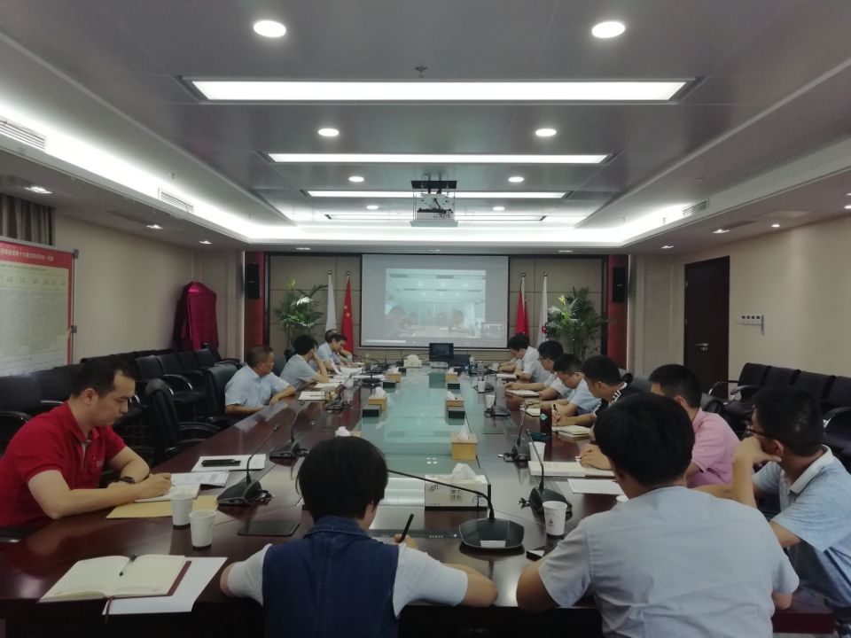 强化理论学习  提高党性修养