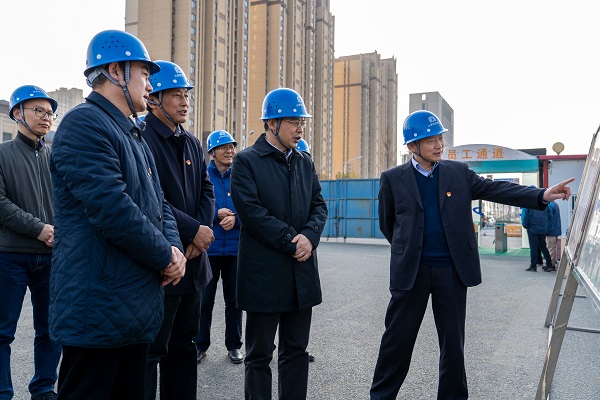 安徽省国资委党委书记、主任李中一行赴365英国上市集团调研指导事情