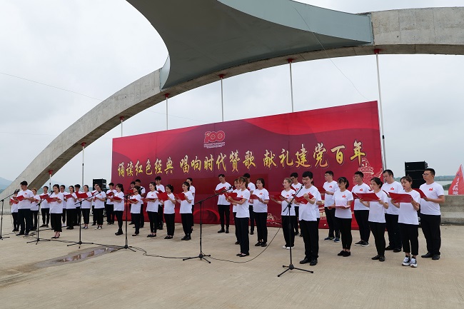 路桥集团组织举行“诵读红色经典 唱响时代赞歌 献礼建党百年”主题活动