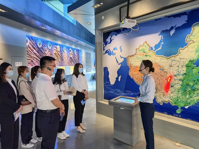路桥集团组织解说员步队赴省地质博物馆学习交流