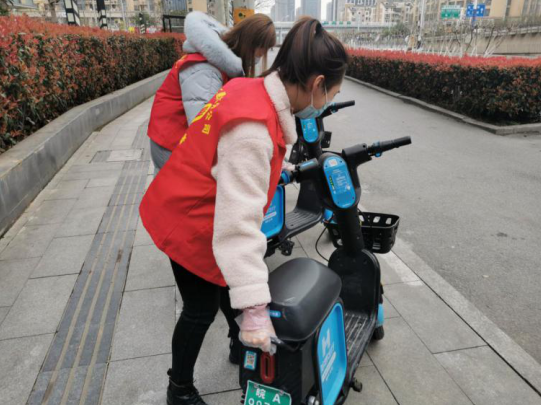 践行雷锋精神 弘扬文明新风
