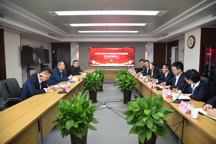 股份公司副总司理邢应梅会见中电建路桥集团闫亮一行