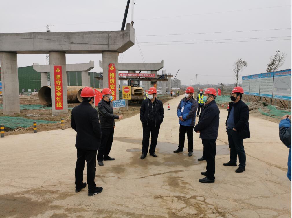 股份公司党委副书记、总司理许克顺到安徽路桥徽州大道项目调研指导疫情防控和复工复产事情