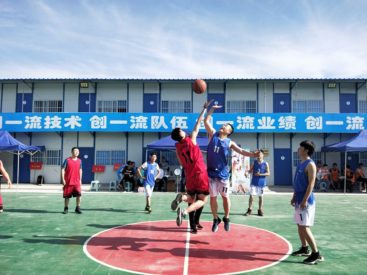 举手投足转达你我信任 团结拼搏彰显企业精神
