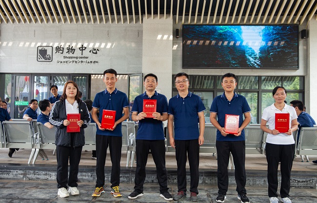 不畏艰辛攻坚克难 携手偕行决战2020——路桥集团乐成举行第四届职工健步走活动 