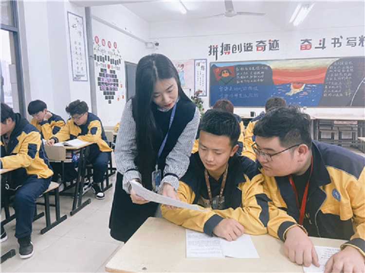 技师学院团委举行“不忘初心跟党走，，，，，百年奋斗新征程”线上党史知识竞赛