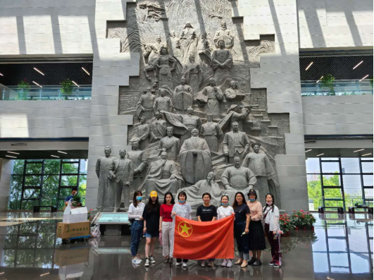 安徽二建五分公司团支部组织旅行渡江战争纪念馆和名人馆