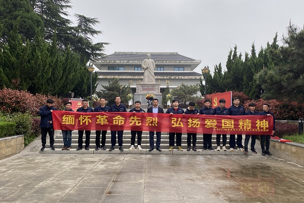 安徽路港“献礼建党100周年”系列报道6：思念革命先烈，，，，罗致奋进实力
