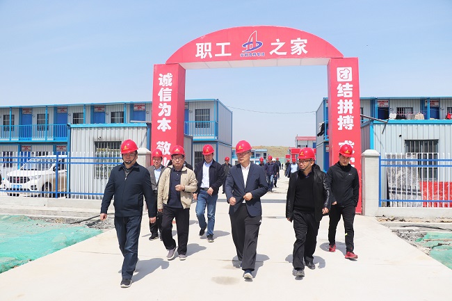 合肥市委常委、滨湖科学城管委会副主任杨伟莅临路桥集团花园大道项目检查指导