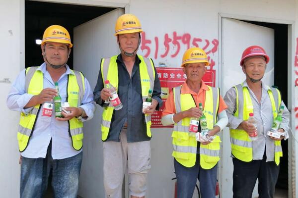 安徽路港劳动竞赛系列报道1：战高温酷暑 创生产佳绩