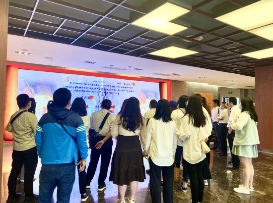 青春情向党 筑梦新时代