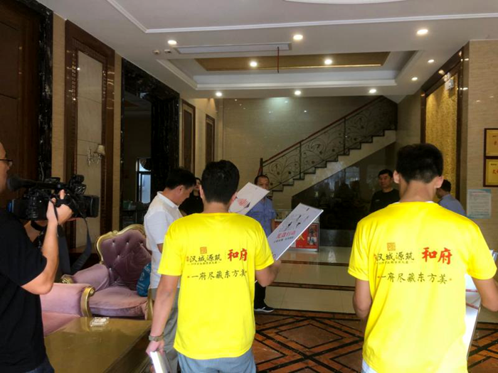 安建地产固镇公司联合县市场监视局及融媒体中心开展光盘行动的自愿宣传服务活动