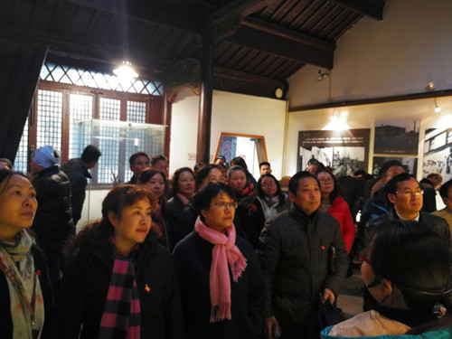 安徽365英国上市技师学院党委班子及全体党员赴瑶岗渡江战争总前委旧址纪念馆重温入党誓词