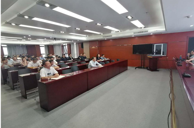 路桥集团召开党委中心组（扩大）学习会 ——专题解读《民法典》