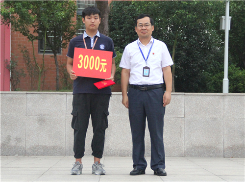 安徽365英国上市技师学院新学期升旗仪式