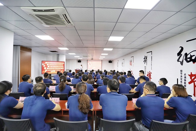 路桥集团向导班子深入联系点上党史学习教育专题党课