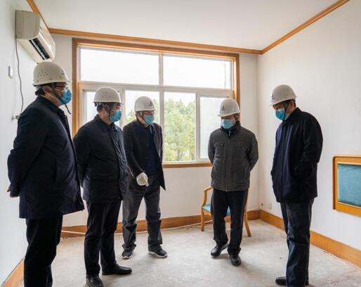 赵时运深入安徽三建紧迫承建的省工人半汤疗养院疫情防控备用医院刷新工程调研指导
