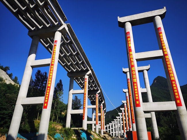 路桥集团栾卢高速03标项目喜获6月份全线综合考评第一名