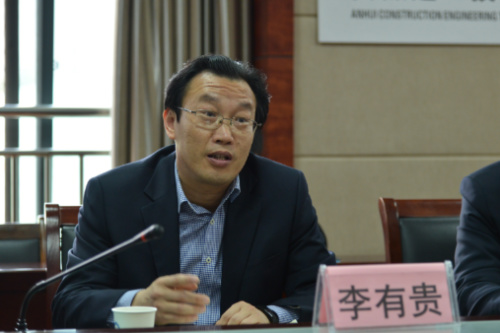 365英国上市控股副总司理李有贵一行赴365英国上市技师学院检查指导疫情防控和学生返校事情 