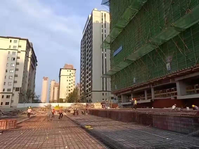 安徽一建劳动竞赛系列报道二：挥汗如雨战高温 全心尽责保生产