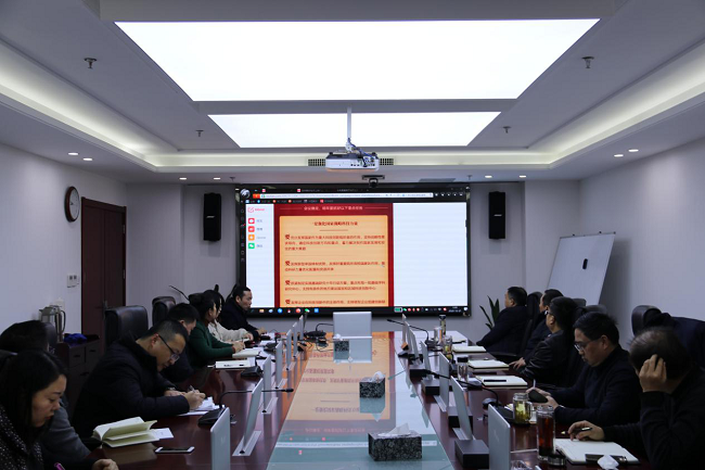 路桥集团党委第一议题转达学习中央经济事情聚会精神