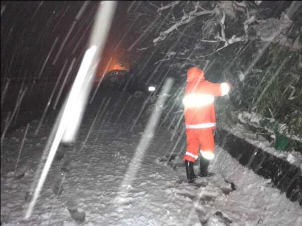 战风雪，，，，保通行，，，，安徽路港在行动