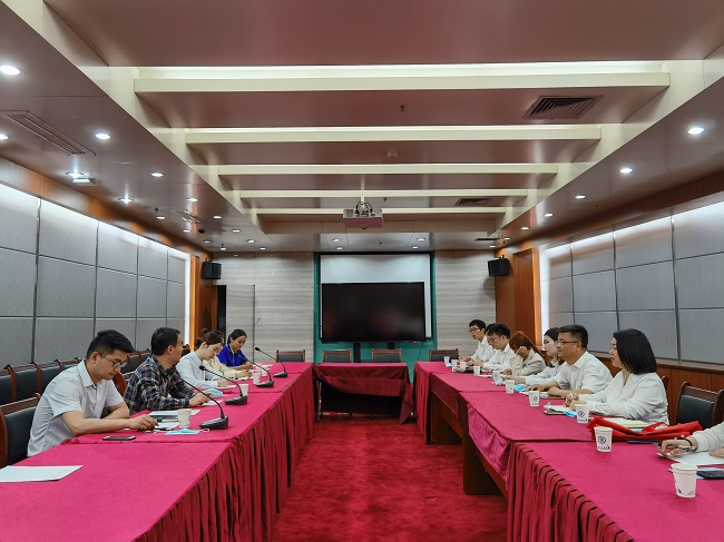 路桥集团组织解说员步队赴省地质博物馆学习交流