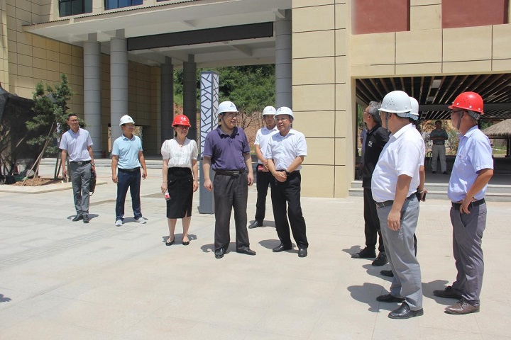 宣都会委组织部部长朱立军、绩溪县委书记黄德泉赴安建总承包绩溪县委党校项目调研