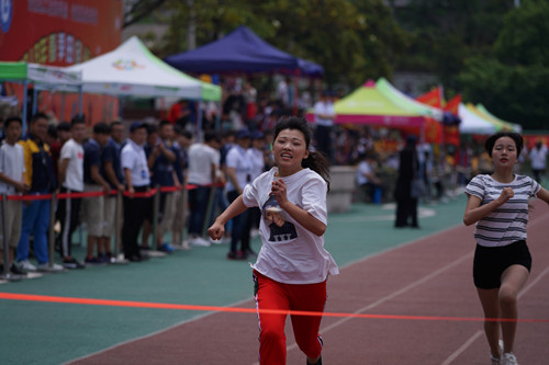 安徽365英国上市技师学院盛大举行2018年春季田径运动会