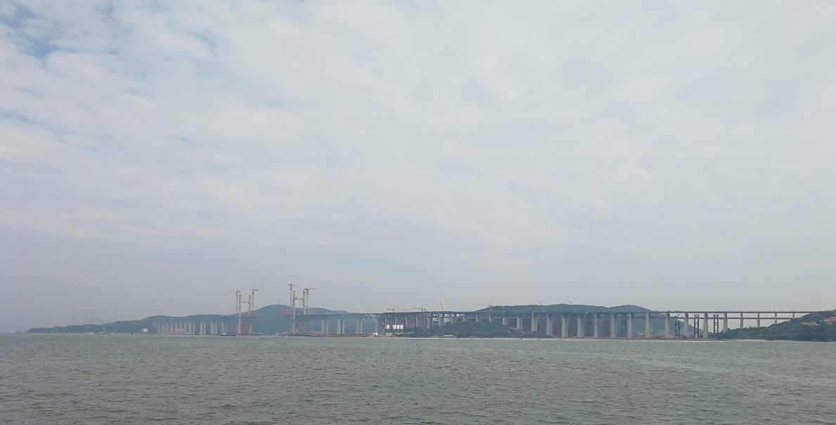 股份公司组织平潭海峡公铁两用大桥观摩