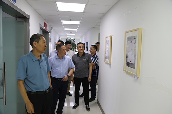 安徽路港公司举行首届职工字画摄影展