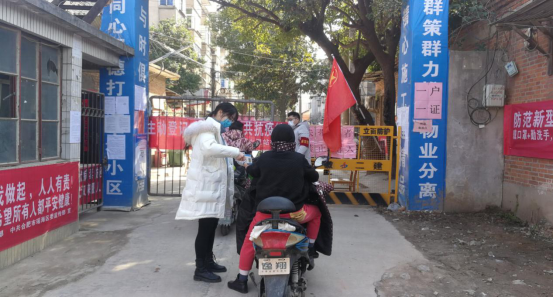 青年自愿者抗”疫“在一线