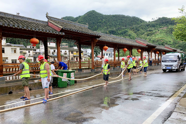 抗洪抢险，，，路桥集团在行动！——黄千高速02标项目部抗洪救灾纪实