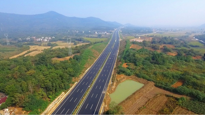 激扬青春建新功　砥砺奋进勇继续
