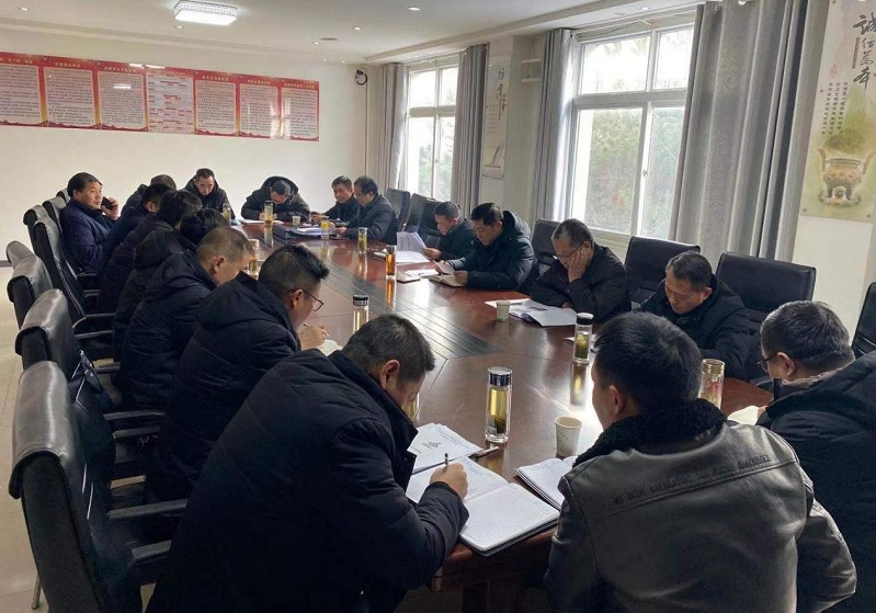 太湖县常务副县长赵俊杰主持召开S246高铁主支线征迁问题专题调理会