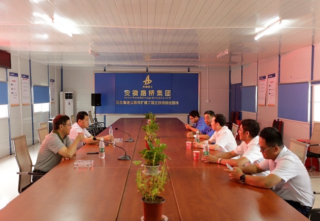 集团公司副总司理、总工程师戴良军赴路桥集团芜合改扩建03标项目调研