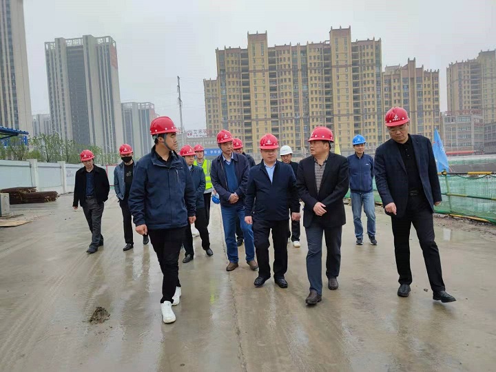 阜南县委常委庄文普到安建总承包阜南县中医院项目调研