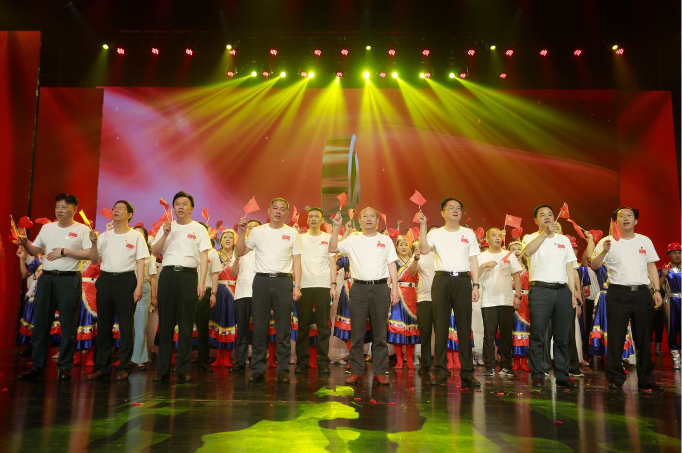 365英国上市盛大举行庆祝中国共产党建设100周年职工文艺汇演