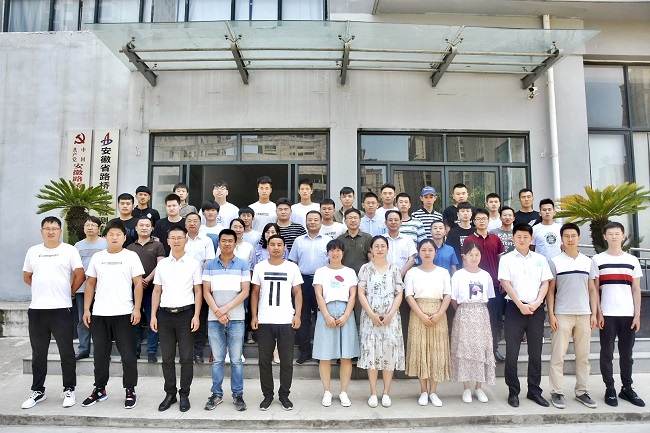 路桥集团检测公司举行首届校企相助班接待会