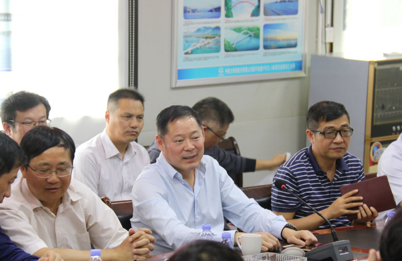 股份公司组织平潭海峡公铁两用大桥观摩