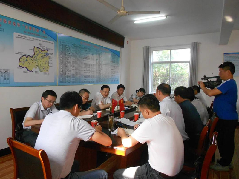 李中强调：认真学习贯彻习近平总书记考察安徽主要讲话精神 一鼓作气尽锐出战坚决争取脱贫攻坚周全胜利