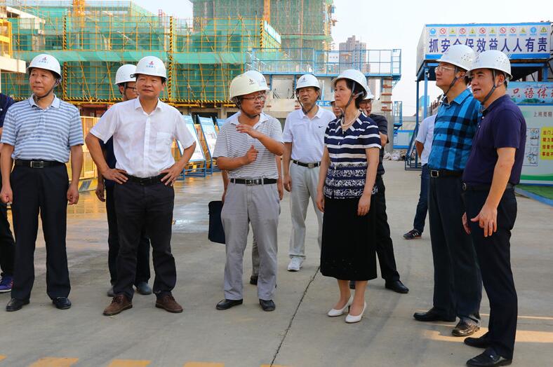 省住建厅厅长赵馨群一行慰问集团一线职工
