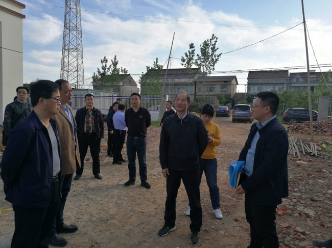 省国资委监事会主席郑成雨一行调研路桥集团望江县扶贫项目建设