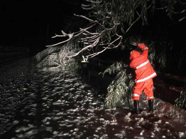 战风雪，，，，保通行，，，，安徽路港在行动