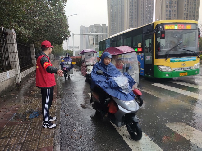 弘扬雷锋精神  自愿文明出行——路桥集团装备租赁公司组织主题团日活动